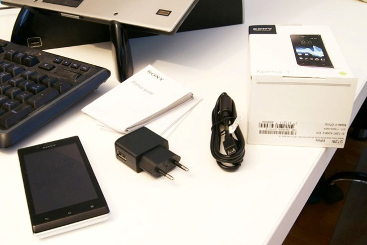 Sony Xperia J (3).jpg
